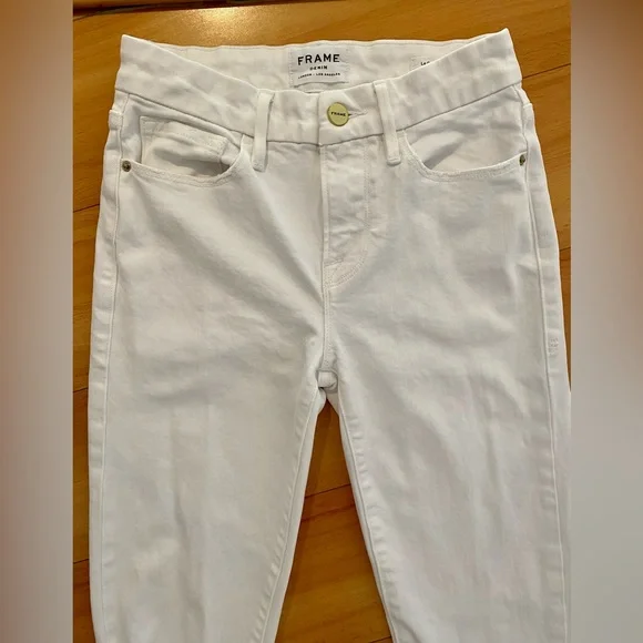 Frame “Le Crop Mid-Rise Mini Bootcut” Jeans in White | Size 23 - Picture 10 of 17